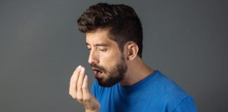 Ученые создали портативный прибор для мониторинга запаха изо рта